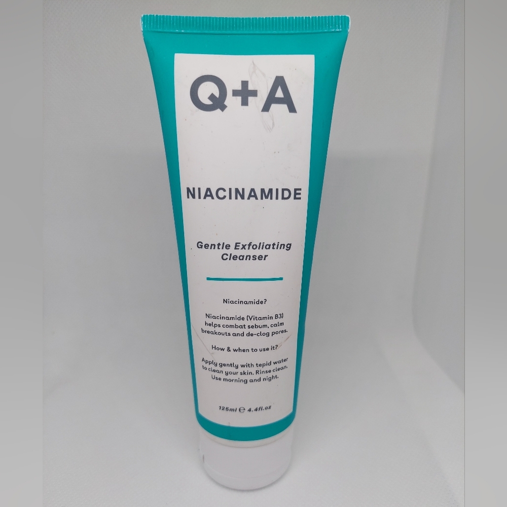 Q+A Niacinamide Gentle Exfoliating Cleanser 125ml (4.4fl oz)